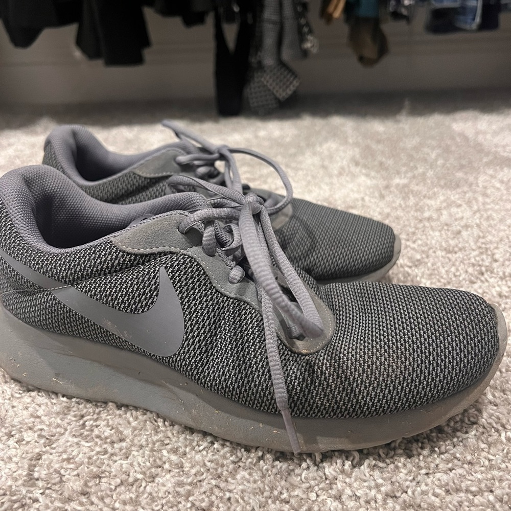 Gray Nike Roshe - Picture 1 of 2